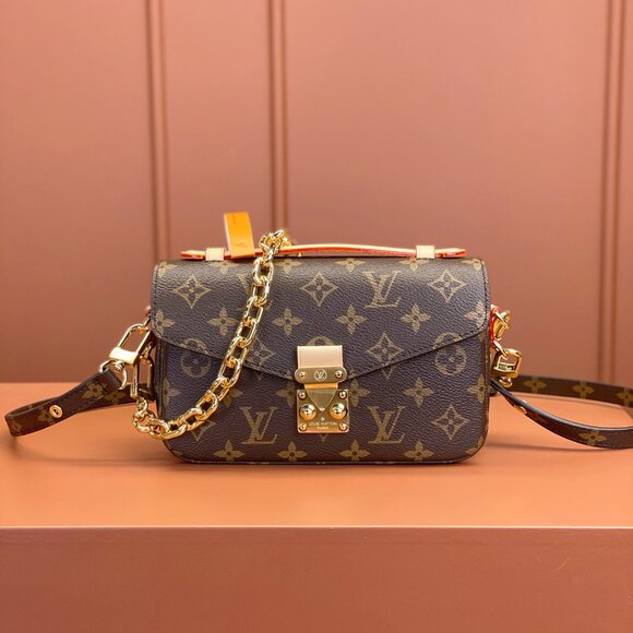 Louis Vuitton leather bag - Picture 2 of 9